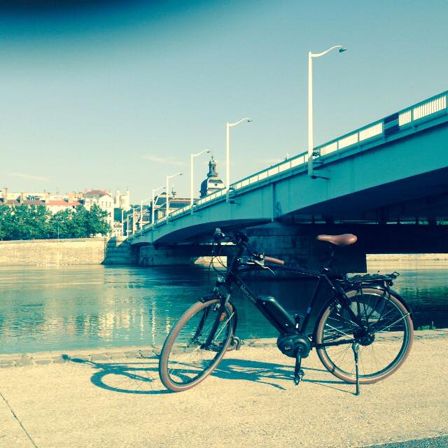 Bluelabel Cruiser Nuvinci sur les berges du rhône.